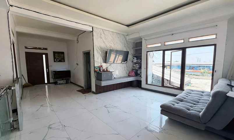 dijual rumah sumber sari