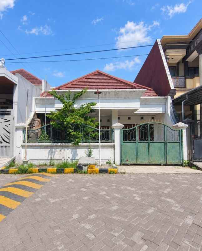 dijual rumah sutorejo selatan