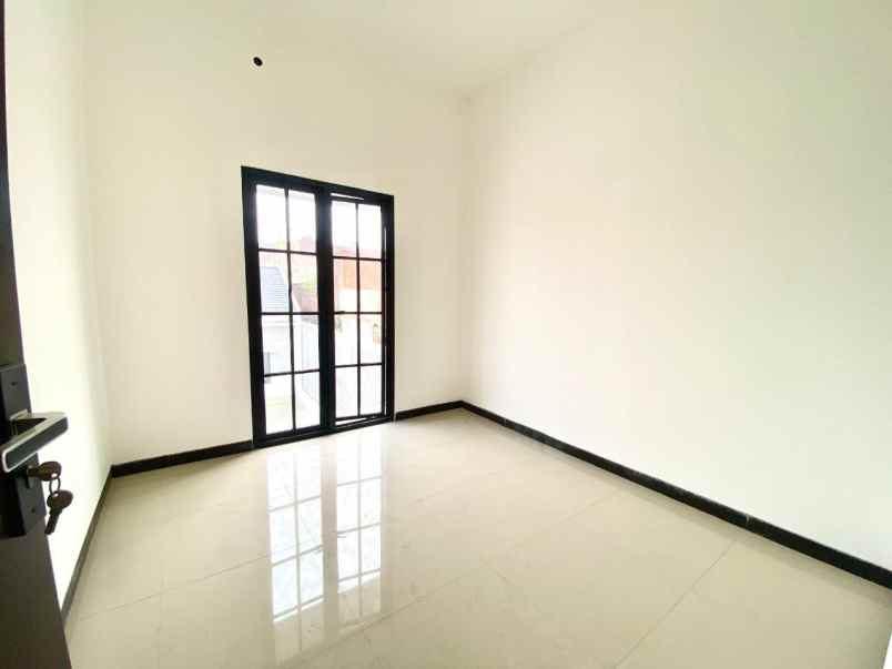 dijual rumah taman jivva kebraon