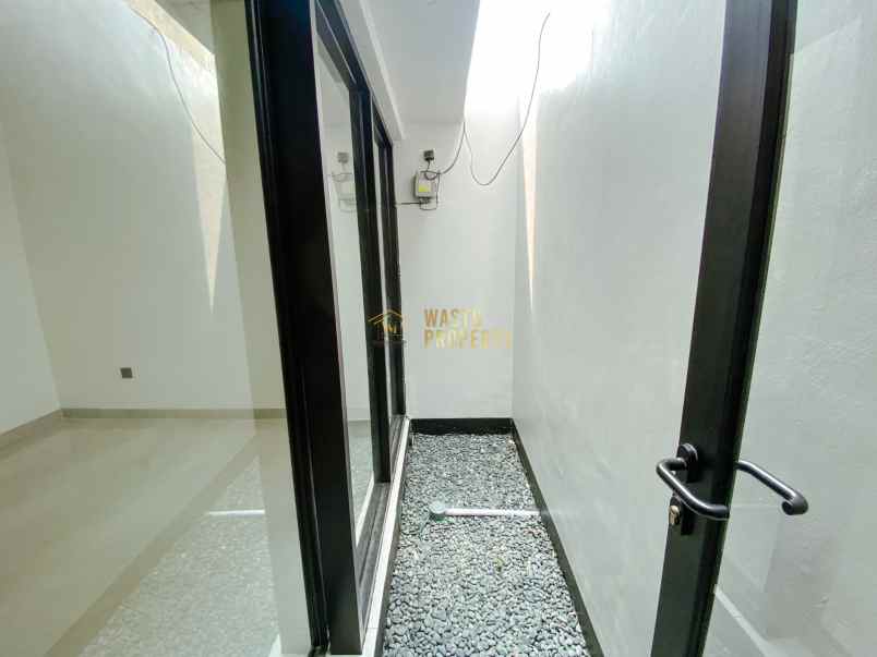 dijual rumah taman martani