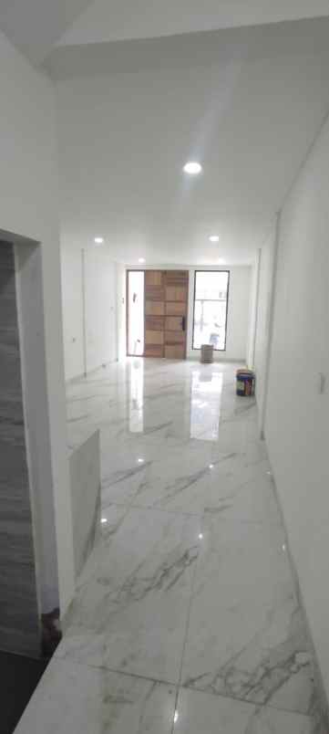 dijual rumah taman palem lestari