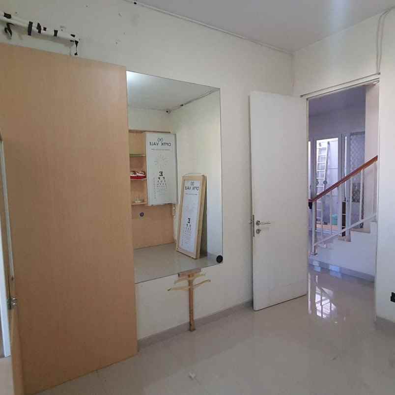 dijual rumah taman wisata