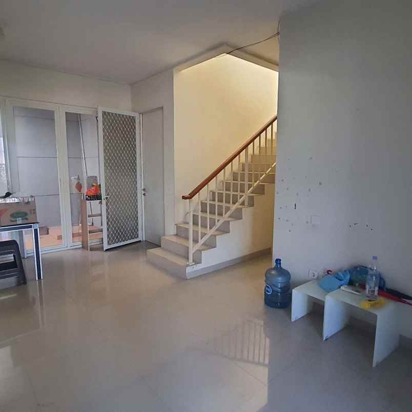 dijual rumah taman wisata