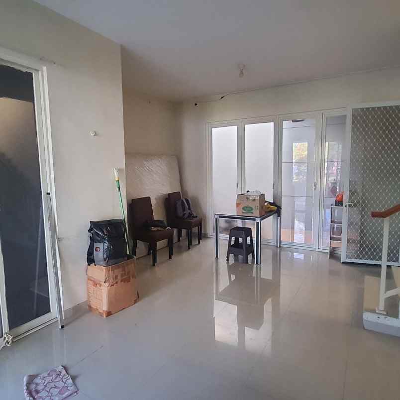 dijual rumah taman wisata