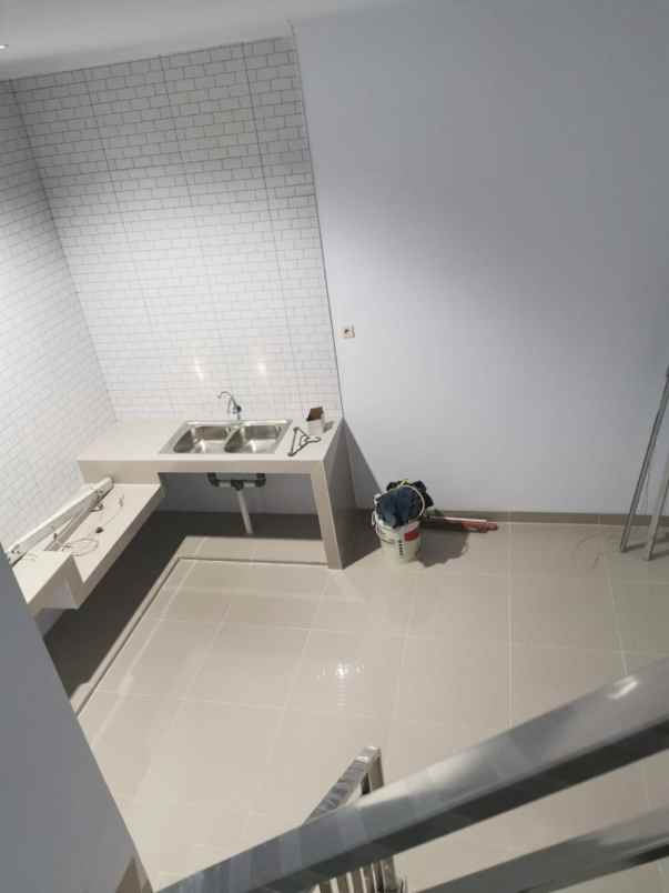 dijual rumah teluk gong jakut hadap utara shm