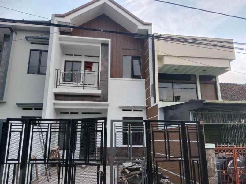 dijual rumah turangga buah batu bandung