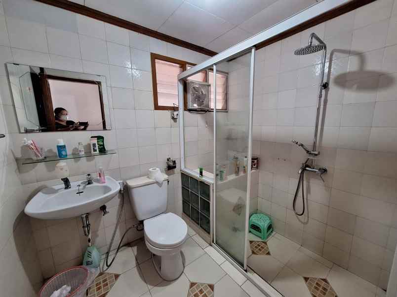 dijual rumah villa delima karang tengah