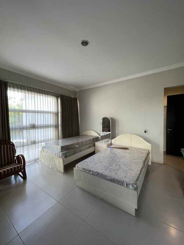 dijual rumah villa grand sungkono