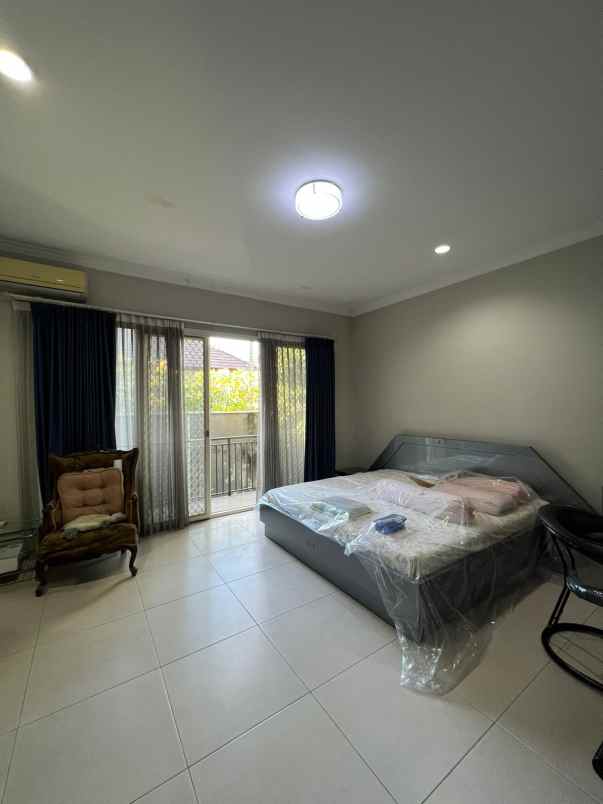 dijual rumah villa grand sungkono