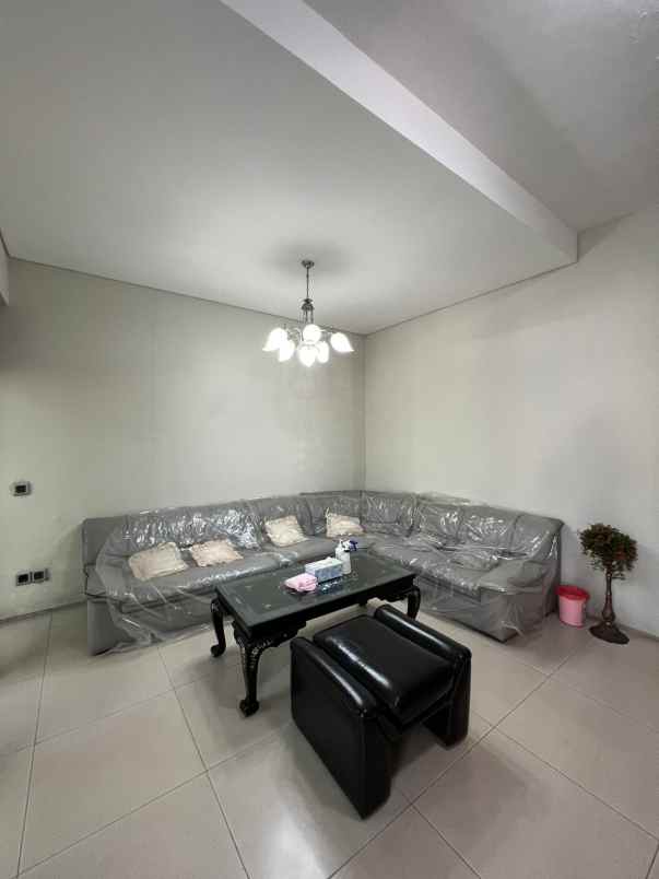 dijual rumah villa grand sungkono