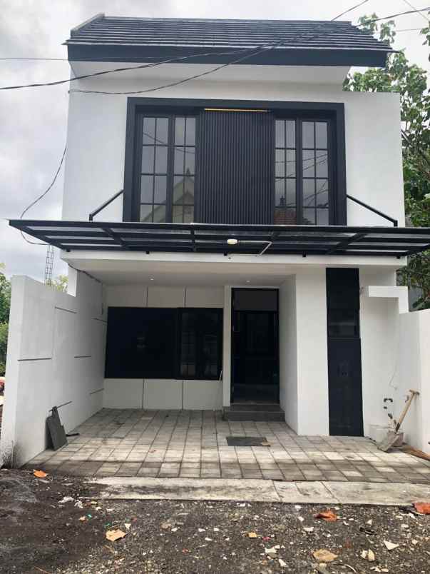 dijual rumah wisma tirta agung