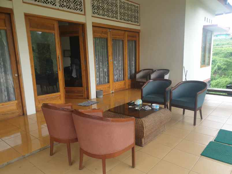 dijual villa desa panunndaan