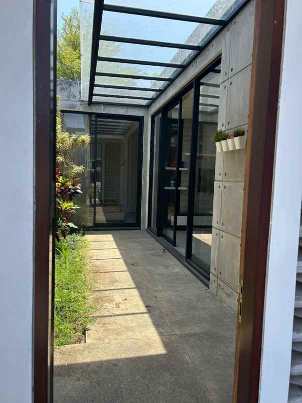 dijual villa full furnish lokasi kota batu