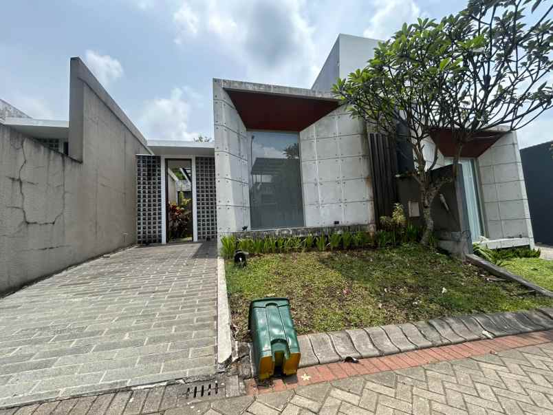 dijual villa full furnish lokasi kota batu