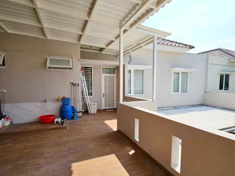 dijual villa jalan boulevard barat raya