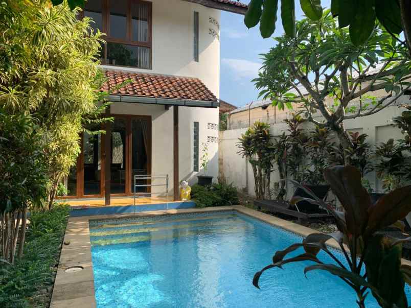 dijual villa jl ngadinegaran