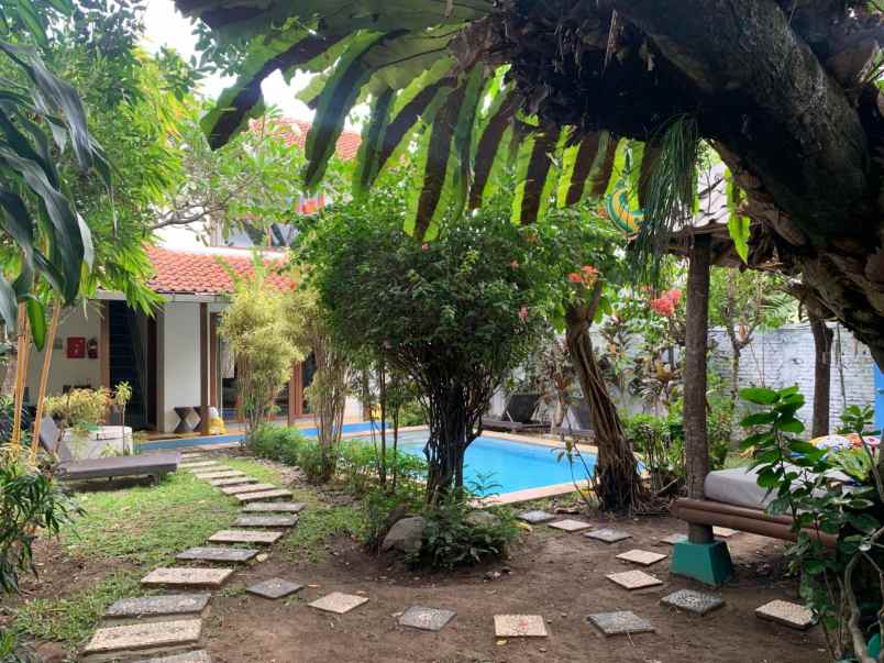 dijual villa jl ngadinegaran