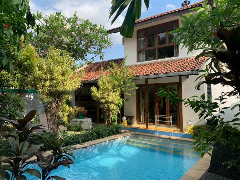 dijual villa jl ngadinegaran