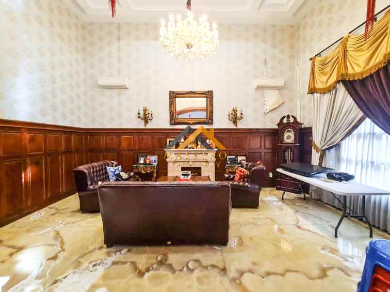 dijual villa komplek pati indah jalan