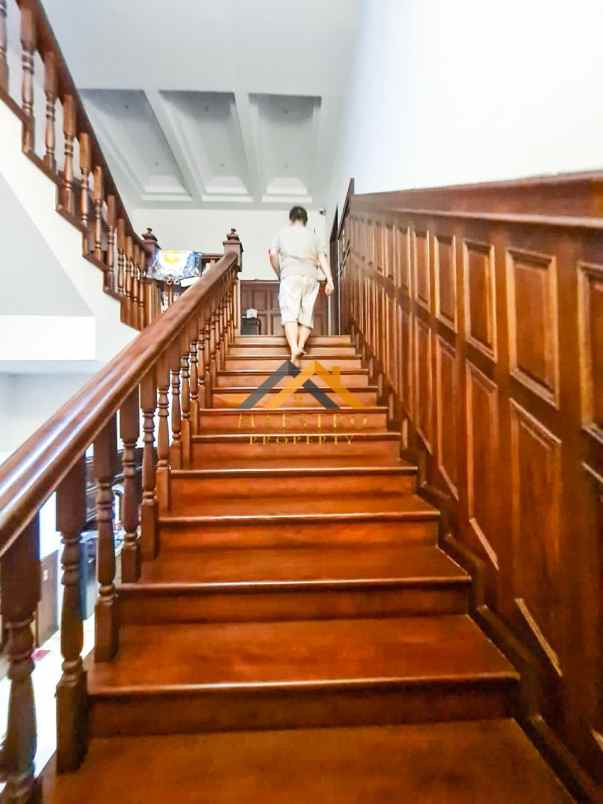 dijual villa komplek pati indah jalan