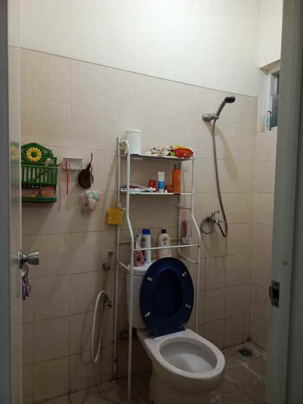 disewakan dikontrakan rumah 2 lantai serpong paradise