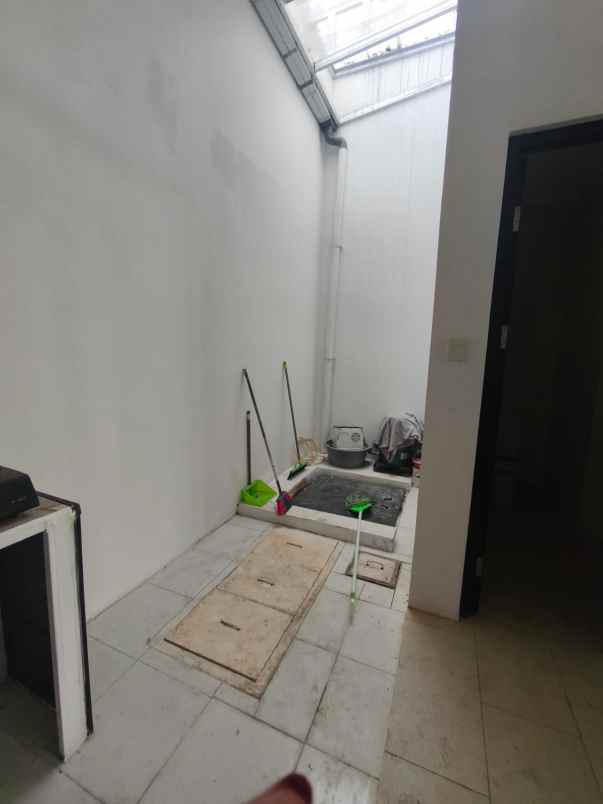 disewakan ruko gudang kantor summarecon crown gading