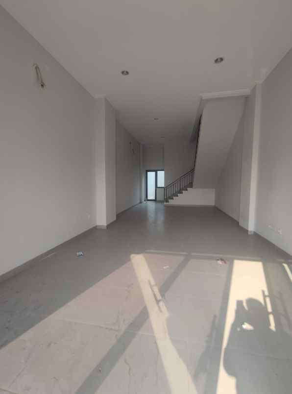 disewakan ruko mega kuningan pik2 tiga lantai