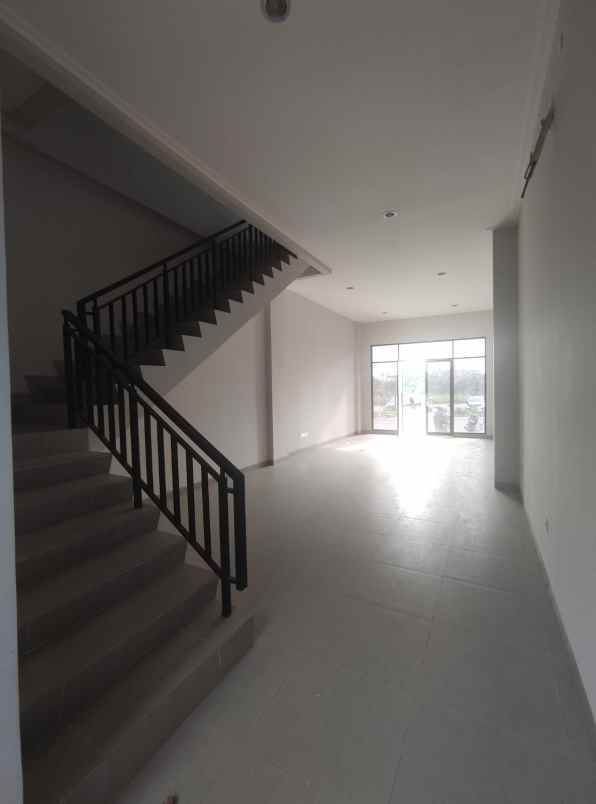 disewakan ruko mega kuningan pik2 tiga lantai