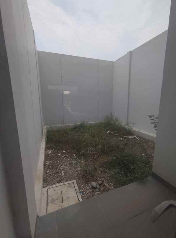 disewakan ruko mega kuningan pik2 tiga lantai