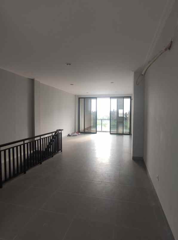 disewakan ruko mega kuningan pik2 tiga lantai