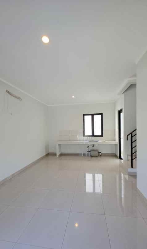 disewakan rumah cluster regia summarecon