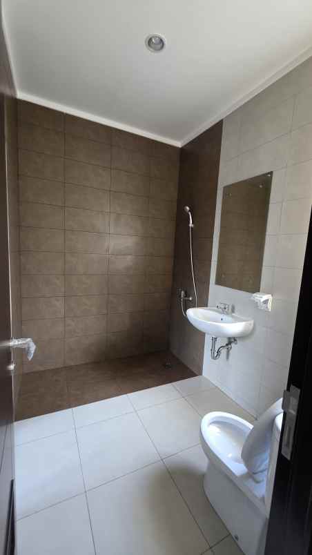 disewakan rumah cluster regia summarecon