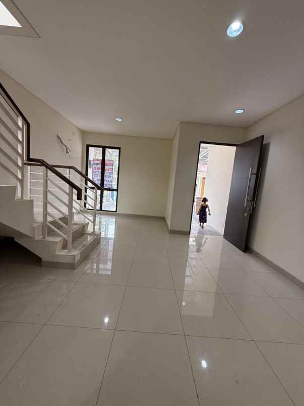 disewakan rumah cluster shinano jakarta