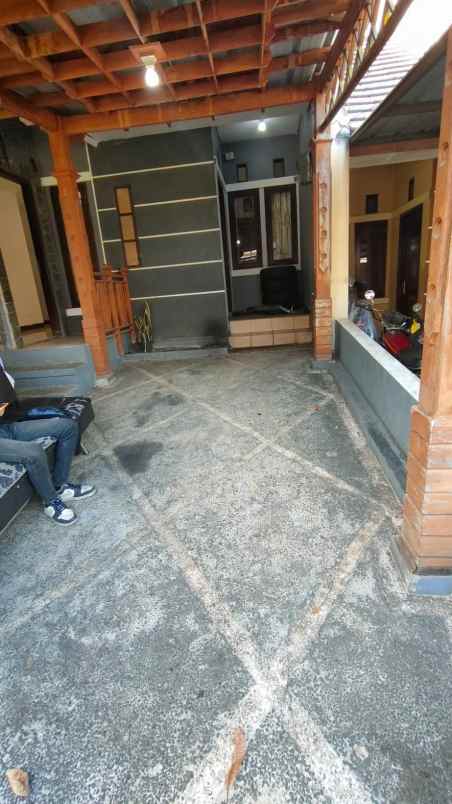 disewakan rumah di sariwangi atas