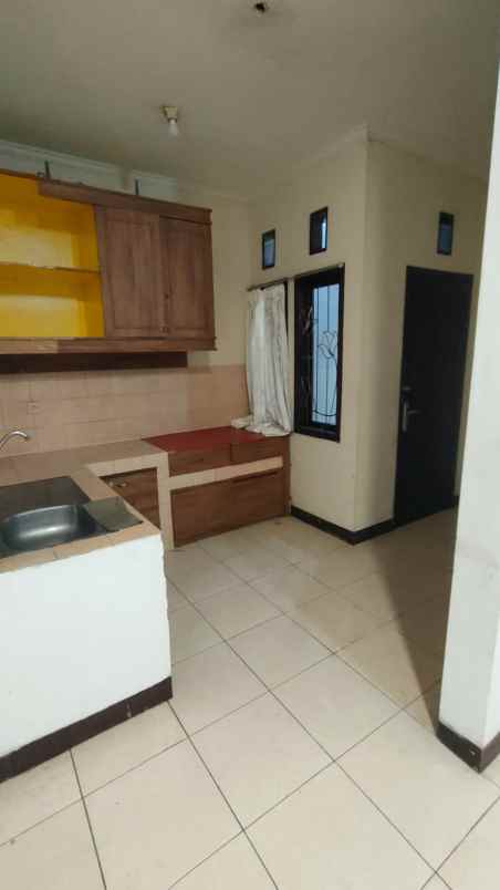 disewakan rumah di sariwangi atas