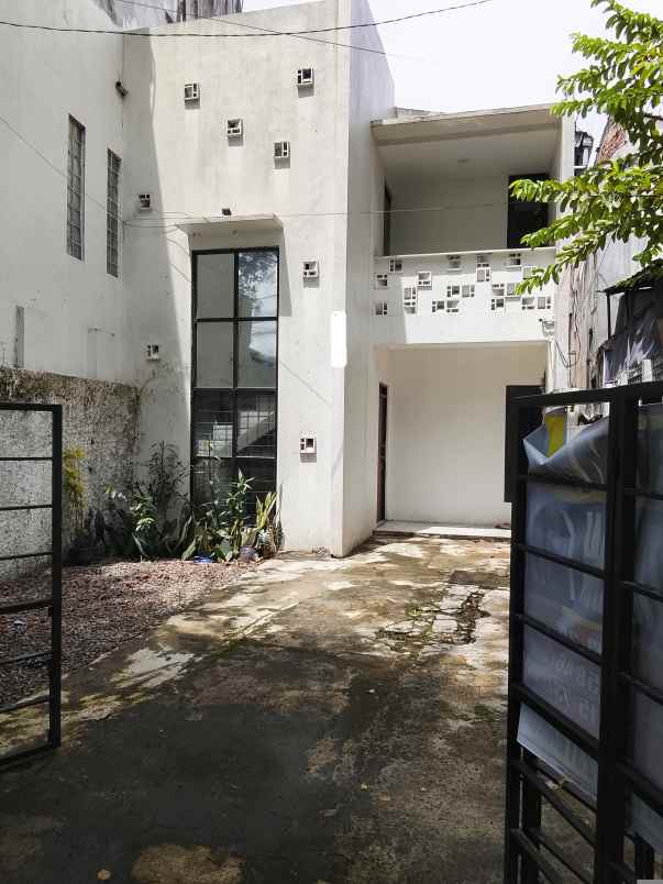 disewakan rumah jl cihanjuang mainroad