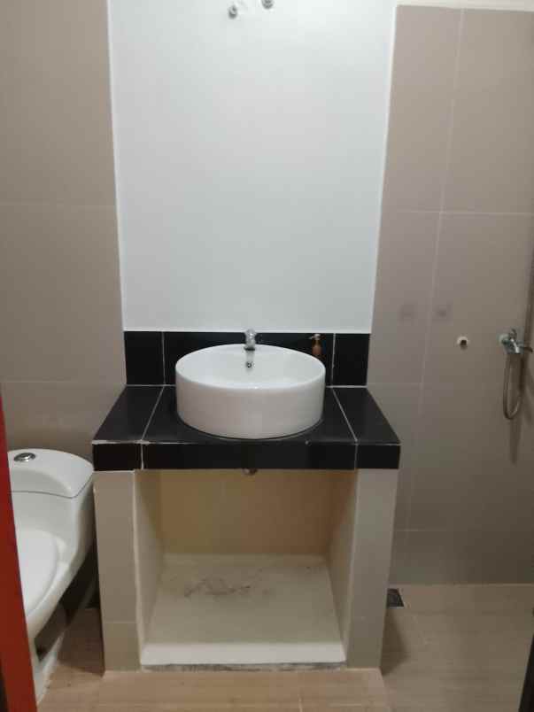 disewakan rumah jl cihanjuang mainroad