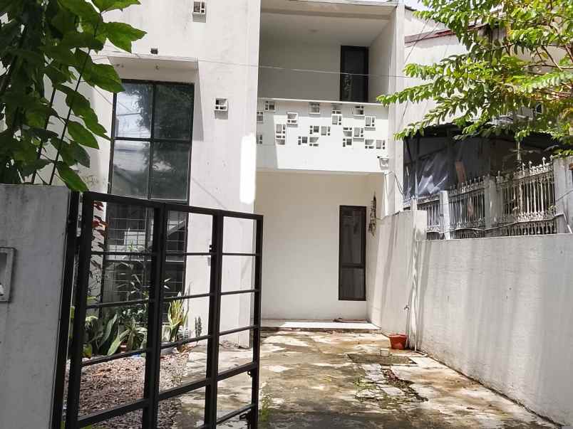 disewakan rumah jl cihanjuang mainroad