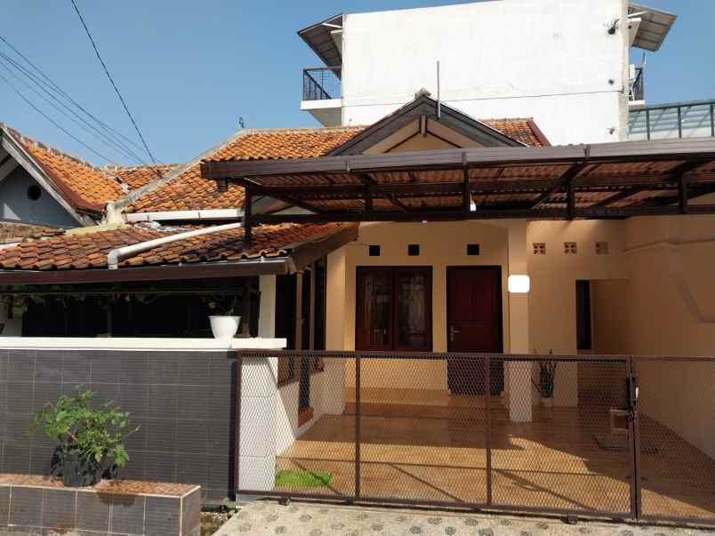 disewakan rumah komplek sariwangi