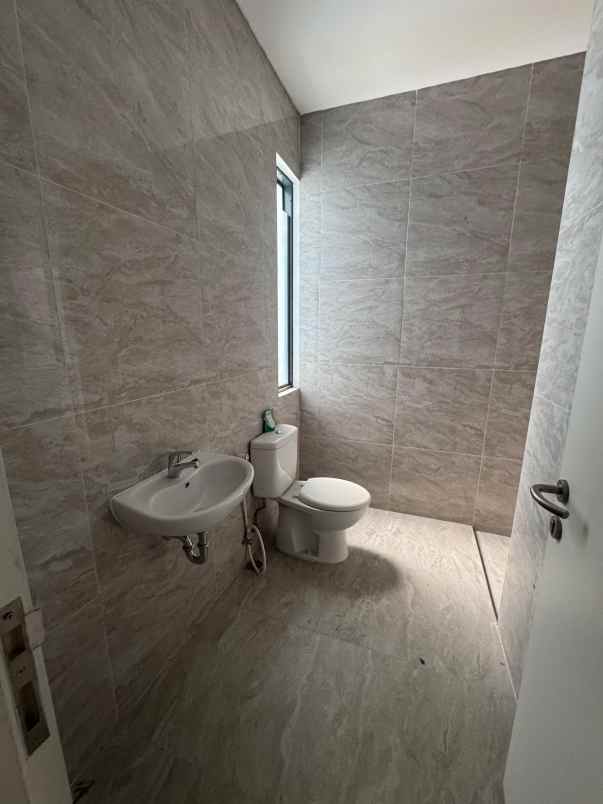 disewakan rumah lavon swan city cluster