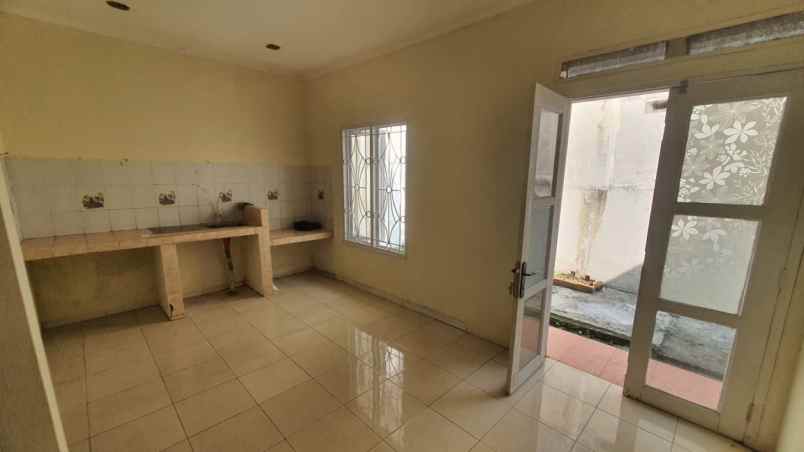 disewakan rumah luas harga murah