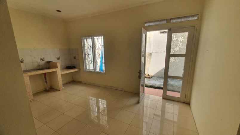 disewakan rumah luas harga murah