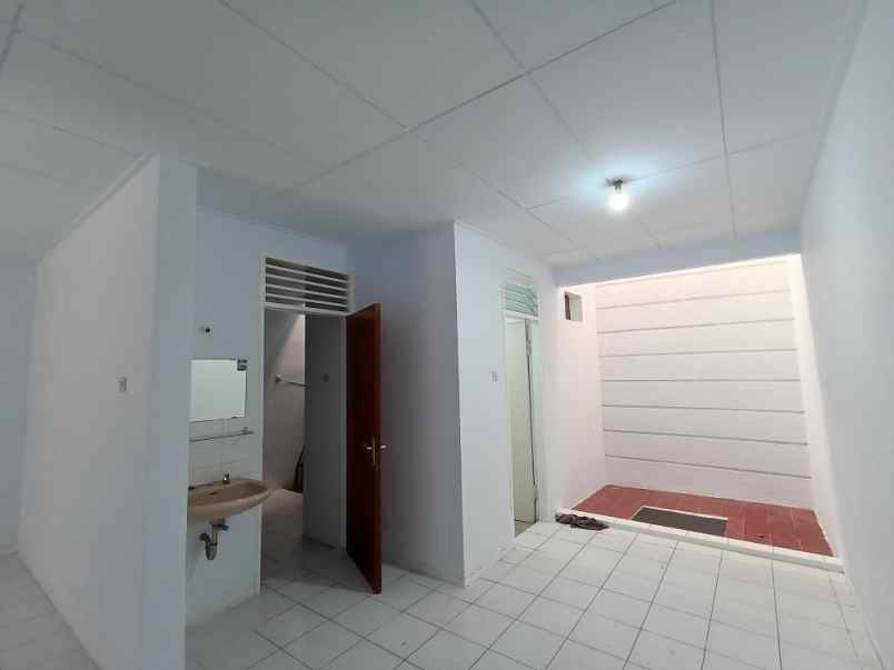 disewakan rumah pelepah kelapa gading