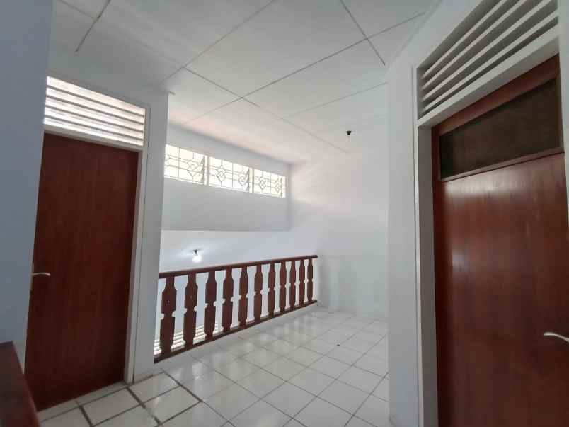 disewakan rumah pelepah kelapa gading