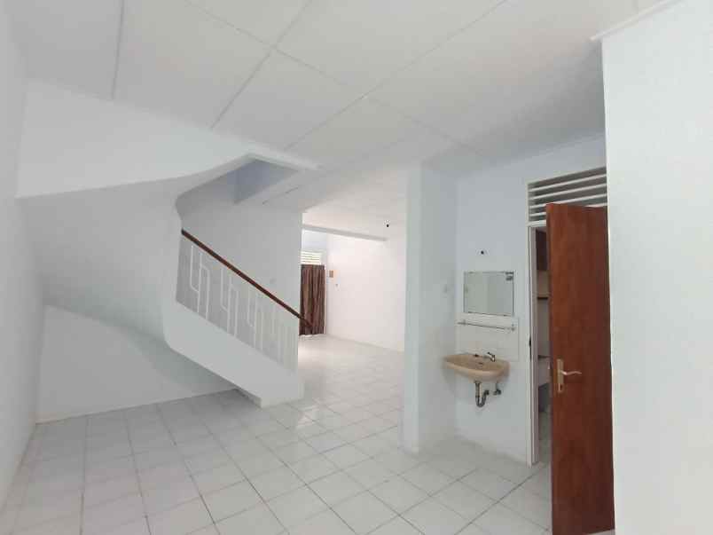 disewakan rumah pelepah kelapa gading