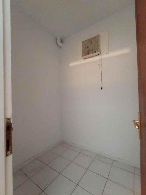 disewakan rumah pelepah kelapa gading