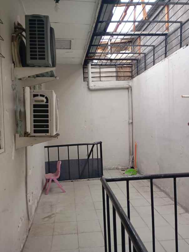 disewakan rumah pelepah kelapa gading