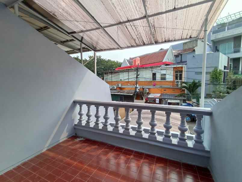 disewakan rumah pelepah kelapa gading