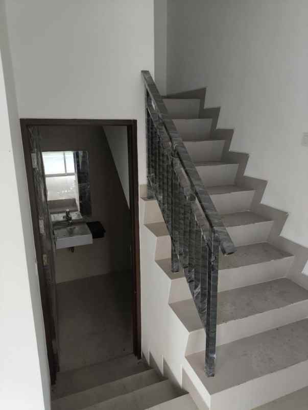 disewakan rumah salembaran jati