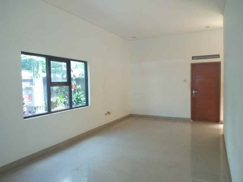 disewakan rumah sariwangi selatan